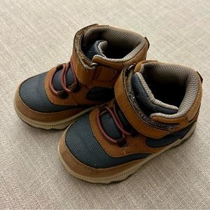 Oskkosh toddler hiking boots